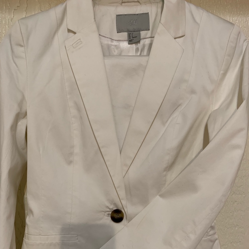 Gorgeous H&M white coat, Size 4